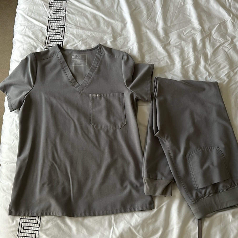 FIGS Grey Set Size Small
